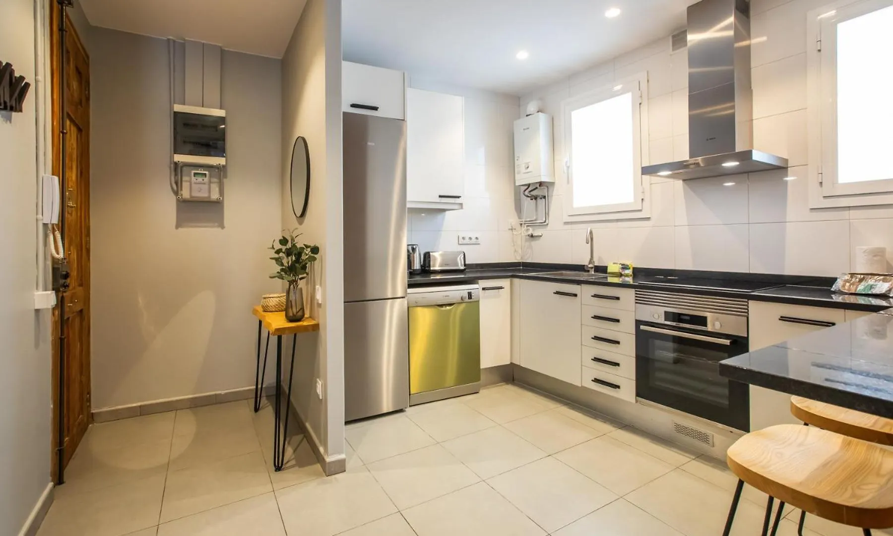 21Mal1089-Magnific Apartment Near Sagrada Familia 바르셀로나 0*,  스페인